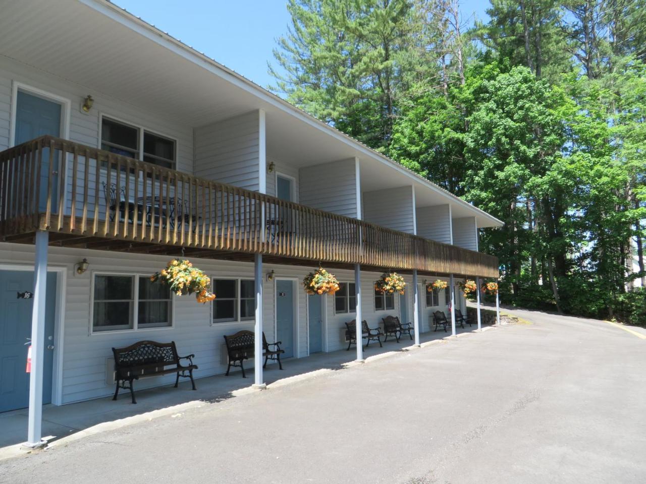 Bayside Inn & Marina Cooperstown Exteriör bild